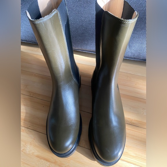 BANANA REPUBLIC Lug-sole Chelsea Boots NWOT - Picture 6 of 7